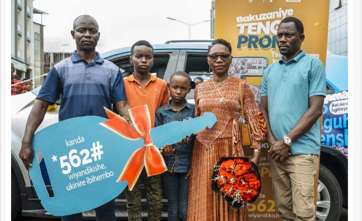 Yatomboye imodoka,Nshimiyimana Christophe, w’imyaka 45, utuye mu Karere ka Kayonza, mu Murenge wa Kabarondo, yatsindiye imodoka ya miliyoni 17 Frw muri tombola ya TengaPromo.