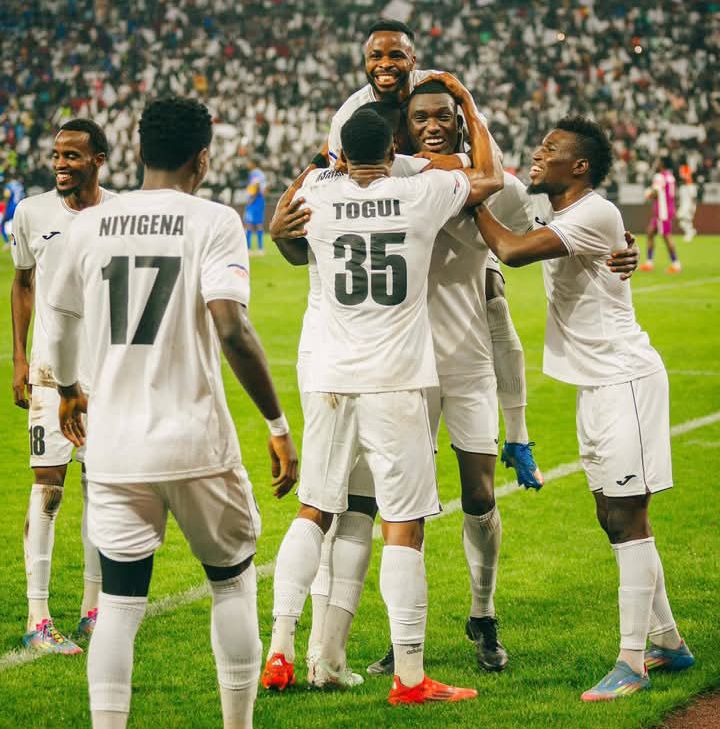 APR fc yatsinze rayon sport 4_1 bihita bituma yegukukana igikombe cya super cup akaba aricyo gikuru kuruta ibindi murwanda APR FC imaze gutwara Super Cup inshuro 4 mu mateka yayo.