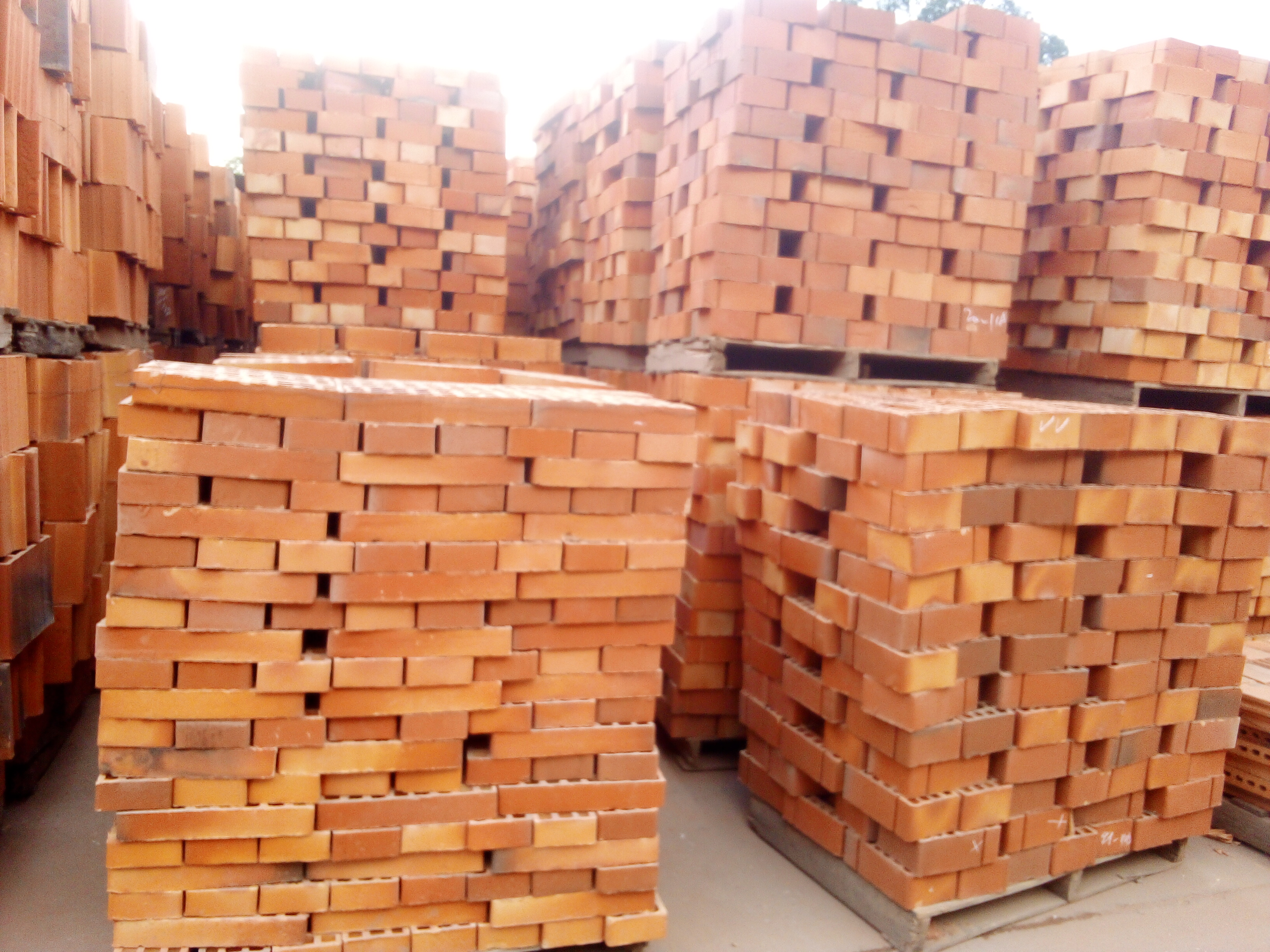 Umuyobozi Mukuru w’Urwego rw’Ubwiteganyirize mu Rwanda, Regis Rugemanshuro, yatangaje ko rwashoye miliyari zigera kuri 53 Frw mu kubakira ubushobozi uruganda rwa Ruliba rukora amatafari n’ibindi bikoresho by’ubwubatsi