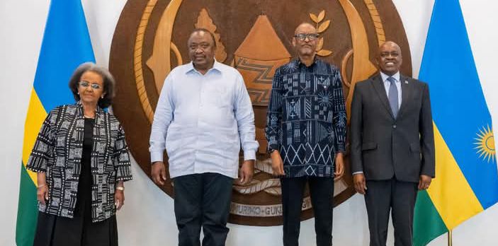 INTUMWA ZA AU I KIGALI: Kagame yakiriye abahuza barimo Uhuru Kenyatta bamaze iminsi muburasirazuba bwa RDC muruzinduko tuganire kugarura amahoro muburasirazuba bwa RDC, ndetse n'umubano hagati ya RDC n' U Rwanda