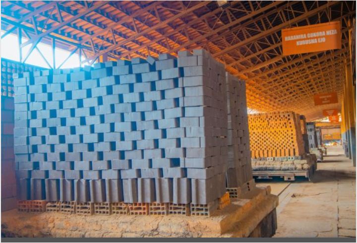 Umuyobozi Mukuru w’Urwego rw’Ubwiteganyirize mu Rwanda, Regis Rugemanshuro, yatangaje ko rwashoye miliyari zigera kuri 53 Frw mu kubakira ubushobozi uruganda rwa Ruliba rukora amatafari n’ibindi bikoresho by’ubwubatsi