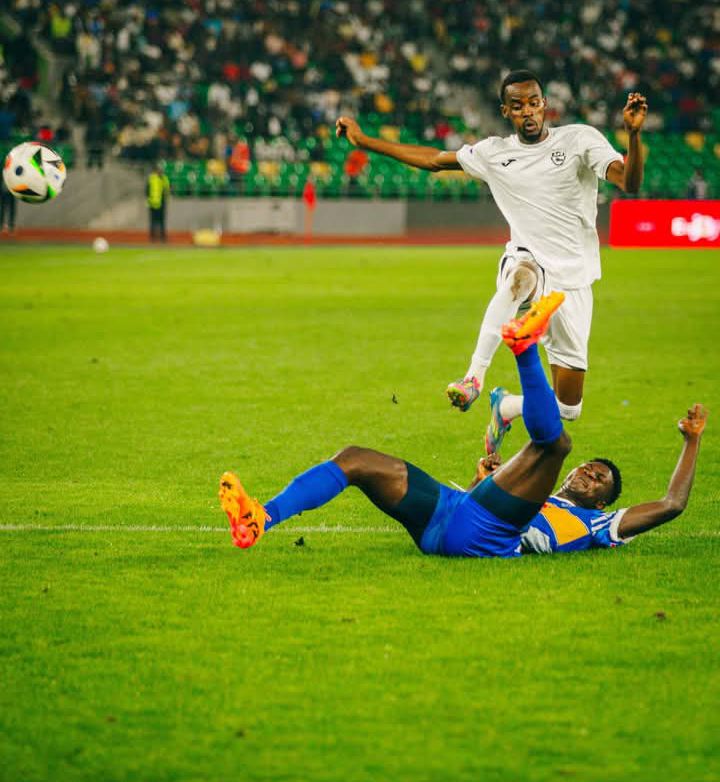 APR fc yatsinze rayon sport 4_1 bihita bituma yegukukana igikombe cya super cup akaba aricyo gikuru kuruta ibindi murwanda APR FC imaze gutwara Super Cup inshuro 4 mu mateka yayo.