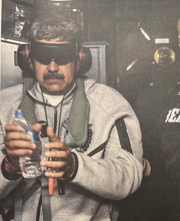 Perezida Donald Trump yashyize hanze ifoto ya Perezida wa Venezuela Nicolas Maduro nyuma yo gufatwa n'igisirikare cya Leta Zunze Ubumwe za Amerika. Amakuru avuga abasirikare ba Amerika basanzwe Maduro imwe mu rugo aryamye bagahita bamufata