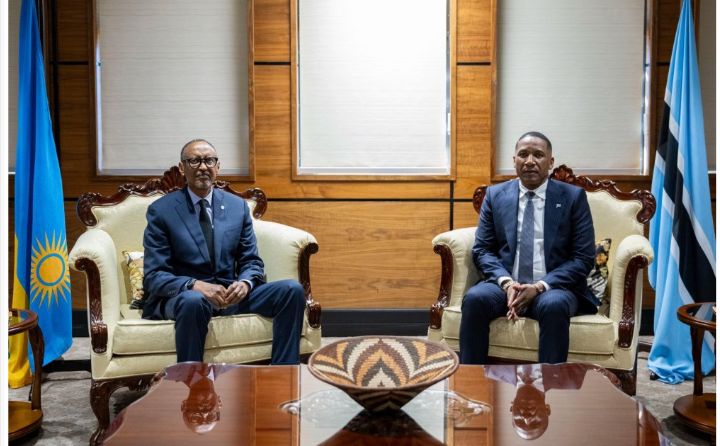 Perezida Kagame yagiriye uruzinduko rw’iminsi 2 muri Botswana