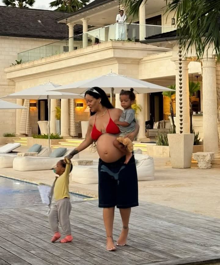 Umunyamerikakazi Rihanna yongeye kurikoroza ku mbugankoranyambaga, nyuma yo guteza urujijo rwo kuba yiteguye kubyara umwana wa kane, ni mu gihe hashize amezi make abyaye umwana we wa gatatu yabyaranye na A$AP Rocky.