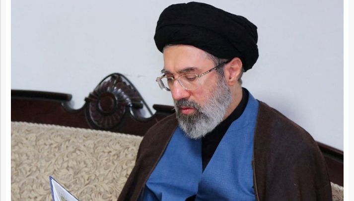 Perezida wa Leta Zunze Ubumwe za Amerika, Donald Trump, yavuze ko afite amakuru yizewe ko Umuyobozi w’Ikirenga mushya wa Iran, Mojtaba Khamenei, aryamana n’abo bahuje ibitsina. Yavuze ko aya makuru yayahawe n’Urwego rw’Ubutasi rwa Amerika, CIA 