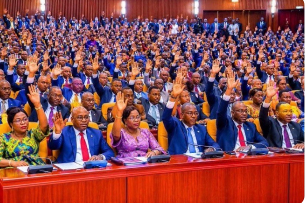 Abadepite ba Repubulika Iharanira Demokarasi ya Congo batoye itegeko ryemera ko mu gihugu haba amatora ya referandumu. Baryohereje muri Sena ngo na yo iritore. Amatora yo mu mutwe wโabadepite yabaye ku wa 9 Kamena 2026.