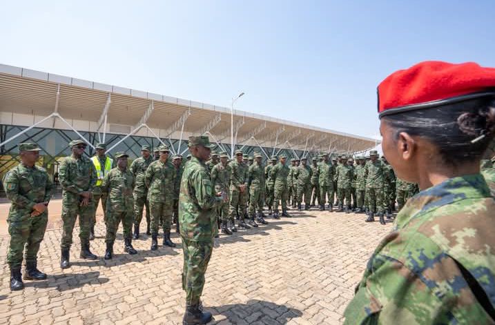 Tariki ya 14 Mutarama 2025, Ingabo z’u Rwanda (RDF) zohereje itsinda ry’abasirikare b’inzobere mu bwubatsi muri Jamaica, mu rwego rwo gufasha icyo gihugu gusana ibikorwa remezo byangijwe n’ibiza byatewe n’inkubi y’umuyaga wiswe ‘Hurricane Melissa’, wibasiye Jamaica mu mpera z’umwaka ushize ukangiza byinshi.