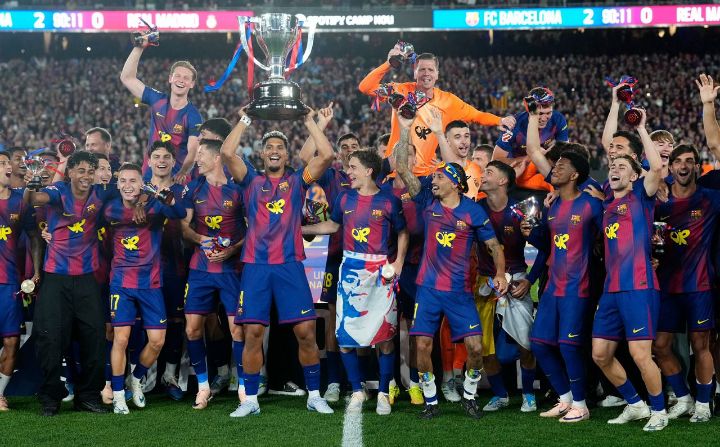 FC Barcelona won their 29th La Liga title by defeating Real Madrid 2-0 in the first El Clásico in history in which the trophy was won.